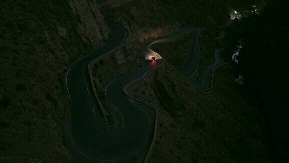 夜景托德拉峡谷陡峭蜿蜒的山路摩洛哥戴德斯山谷