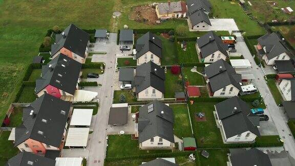 用空中镜头缩小郊区的家庭住宅的画面