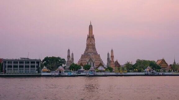 4K时间流逝黄昏到夜晚:美丽的地标大塔WatArun在曼谷泰国