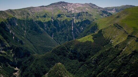 意大利夏季的青山