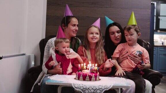 2019冠状病毒病期间与家人一起庆祝第一次生日