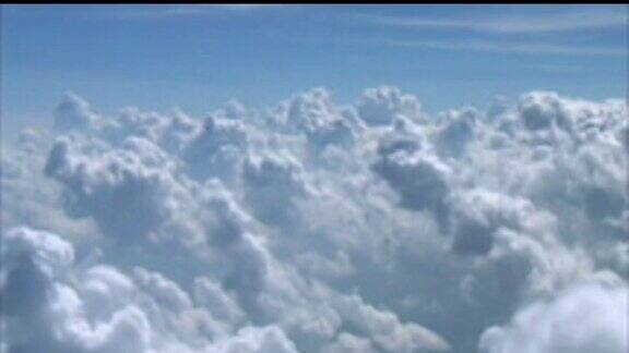 云通过飞机窗口1