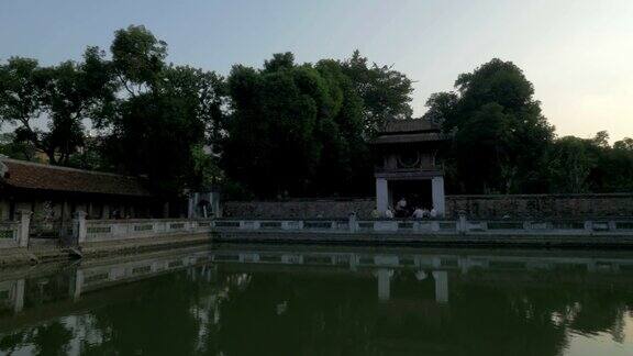 孔庙水池河内越南