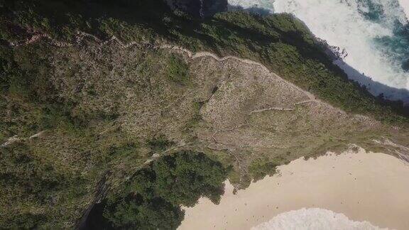 美丽的无人机鸟瞰图的克林金海滩努沙佩尼达印度尼西亚巴厘岛
