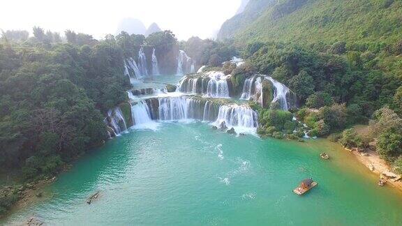 鸟瞰图Bangioc瀑布在曹邦省越南