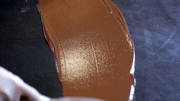 制作巧克力融化的巧克力片