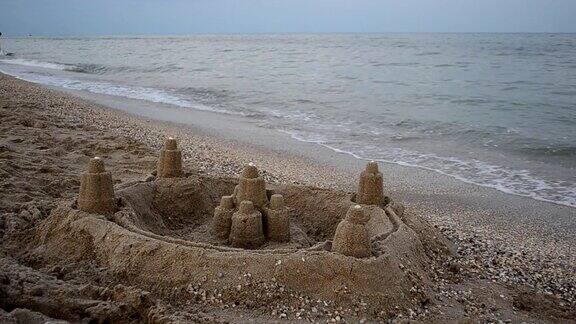 从沙滩上的沙子堡垒
