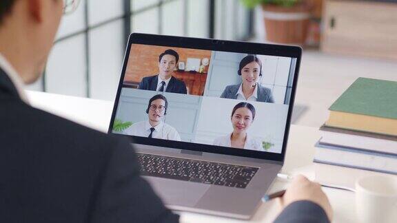 年轻的亚洲商人在家办公和与同事的虚拟视频会议商务人士在线办公视频电话在家办公