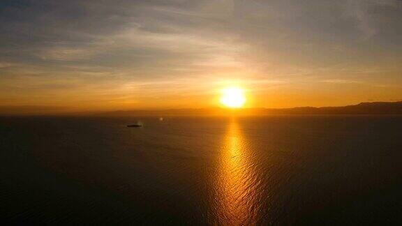 海上美丽的日落鸟瞰图宿务岛