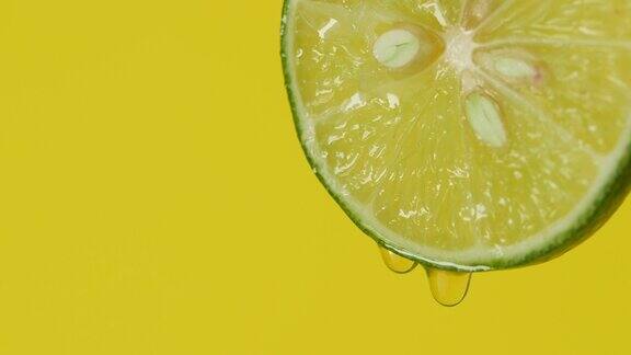 柠檬汁从柠檬片上滴下来