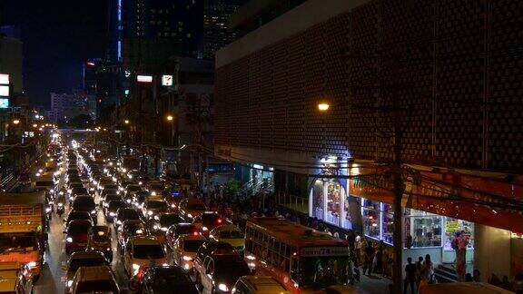 夜光曼谷商场步行桥交通街道全景4k泰国