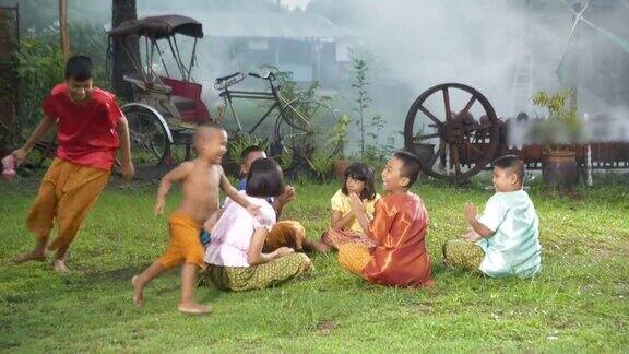 泰国传统儿童游戏名称孟子pha游戏把一块布藏在背后