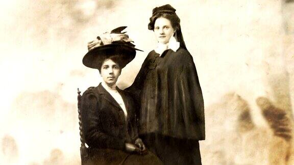 复古照片1900两位英国年轻女士