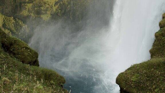 冰岛南部的斯科加佛斯瀑布高水位瀑布俯视图