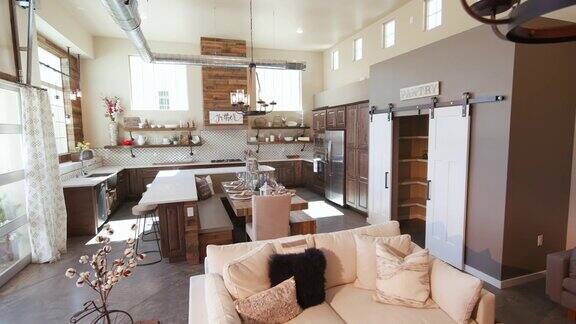 现代开放式生活空间与厨房上升左角