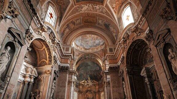 罗马教堂的华丽壁画