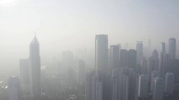 雅加达空气污染严重的鸟瞰图