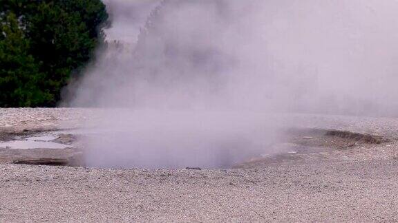 怀俄明州黄石国家公园黄石公园北间歇泉盆地的一个热气喷口