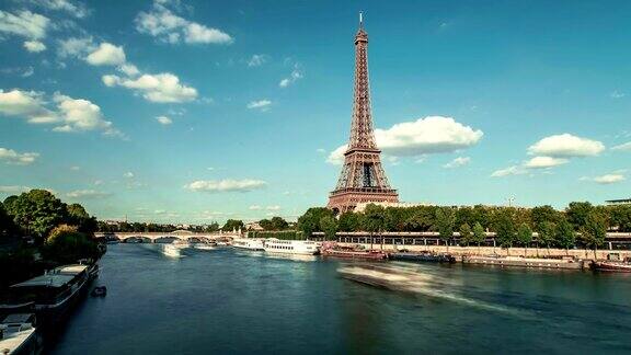 巴黎塞纳河旁的埃菲尔铁塔和船只-时光流逝
