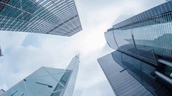 现代商业建筑与蓝天倾斜时间间隔4k