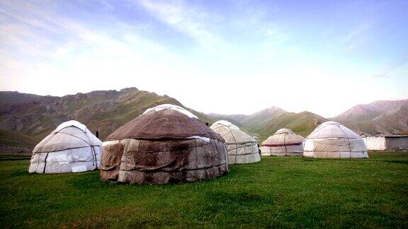 游牧亚洲人的帐篷营地