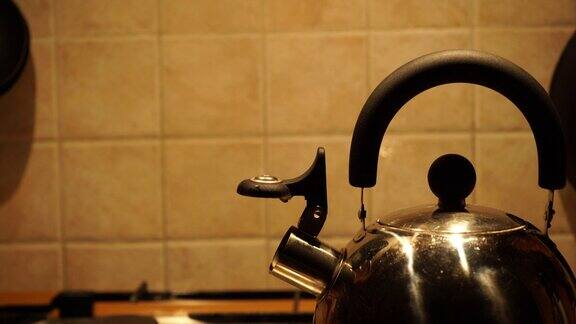 茶壶配4K沸水