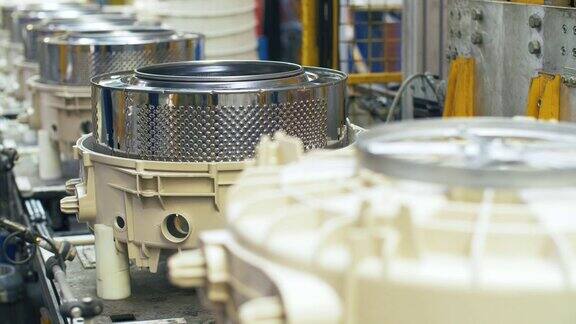 生产洗衣机滚筒的自动化设备在工厂