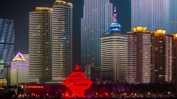 青岛城市著名的夜景时间照明市中心海湾纪念碑时间流逝全景4k中国