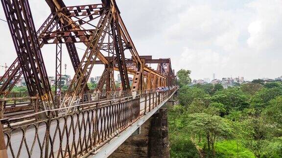 越南河内龙边大桥的交通状况