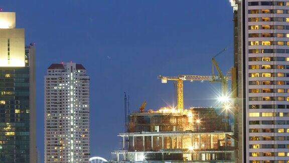 TimeLapseConstruction:4KTimeLapse(4096x2160)白天到晚上:泰国曼谷的建筑工地