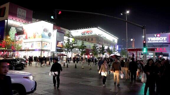 夜晚繁忙的北京王府井大街