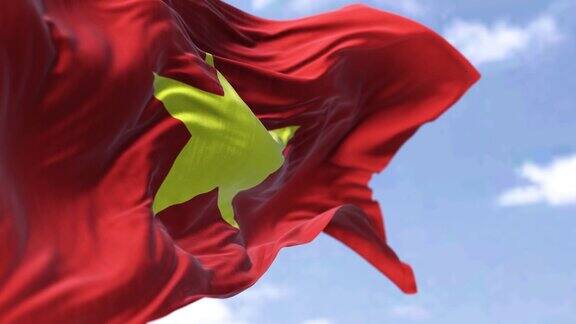 晴朗的一天越南国旗在风中飘扬