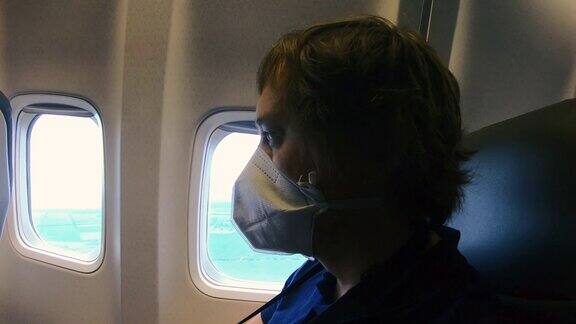病毒一个人戴着医用口罩在飞机上飞行