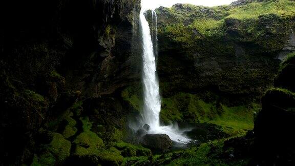 冰岛壮观的瀑布