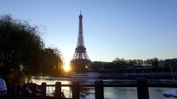 黎明时分的巴黎埃菲尔铁塔上升的镜头