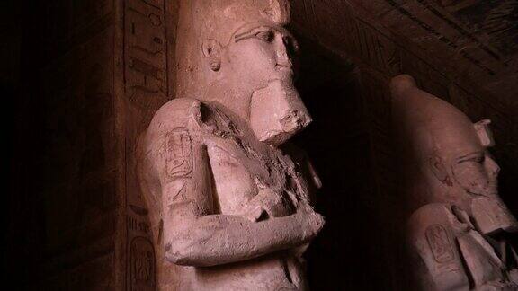 埃及阿布辛贝神庙内的雕像特写