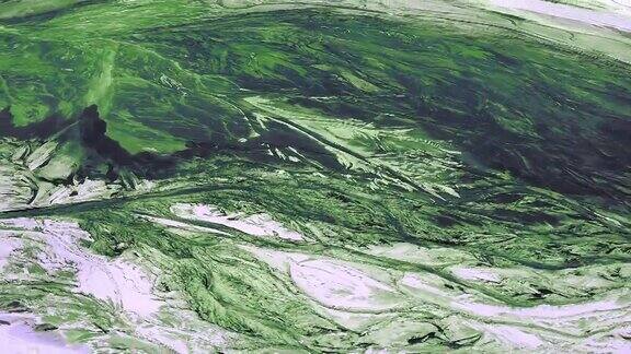 未来的蓝绿色天王星表面从上面看到由土壤和岩石组成的复杂图案