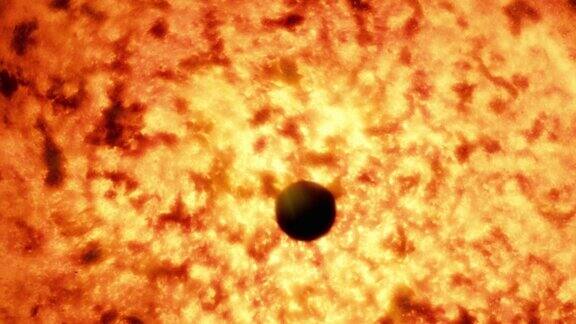 水星经过太阳表面前的特写