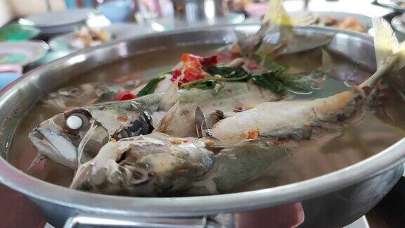 酸辣汤鲭鱼泰国菜