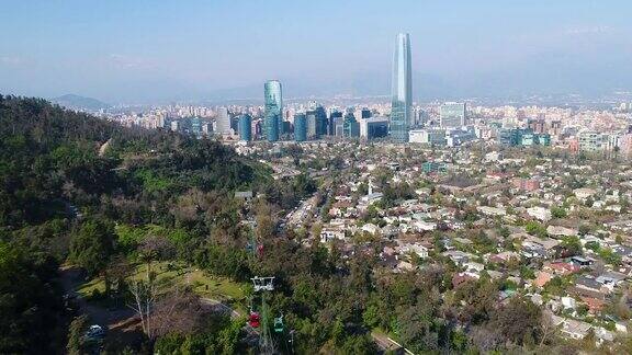 智利圣地亚哥航空全景景观建立镜头移动到城市摩天大楼