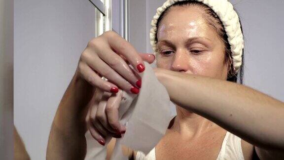 女人用天然面膜美容护肤程序