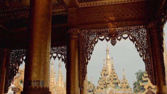 缅甸仰光的金色寺庙