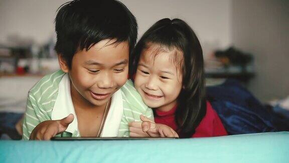 亚洲儿童使用数字平板电脑转移焦点