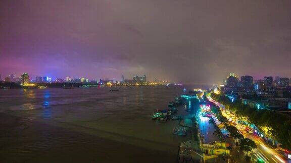 夜光照亮武汉城市交通街道市中心海湾全景4k时间流逝中国