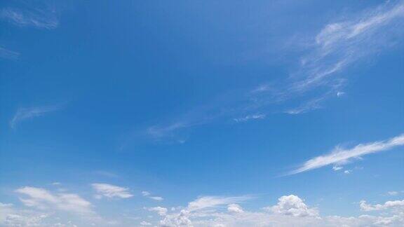 时间推移全景清晰的蓝天和云云与背景
