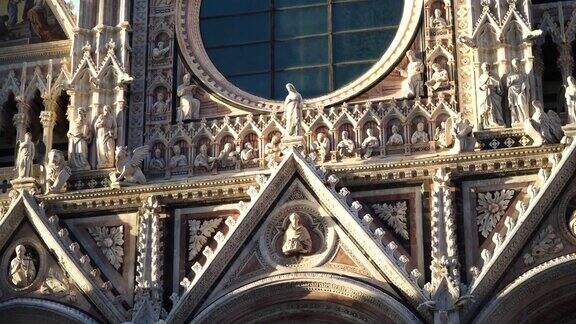 意大利黄昏中的圣母升天大教堂(锡耶纳大教堂)