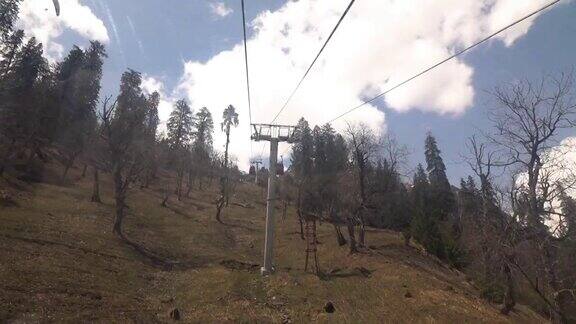 印度喜马偕尔邦马纳里索朗山谷缆车内的景色