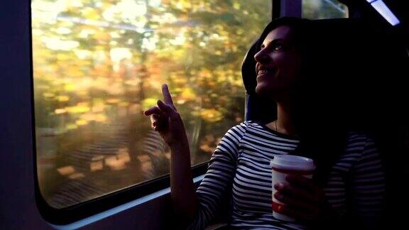 乘火车时从窗户往外看