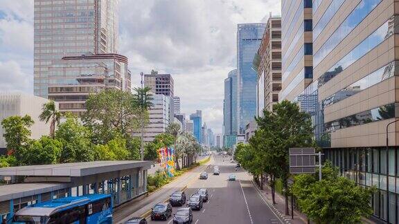 雅加达市内白天的道路交通印尼