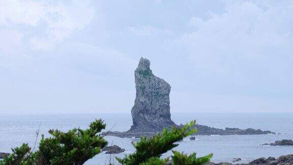 田上岩高耸于雪峰公园